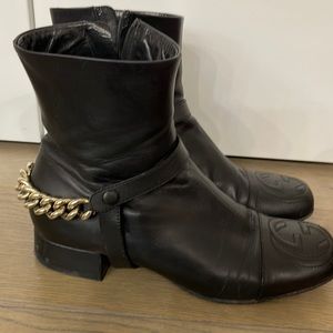 Gucci booties with a metal strap size 36